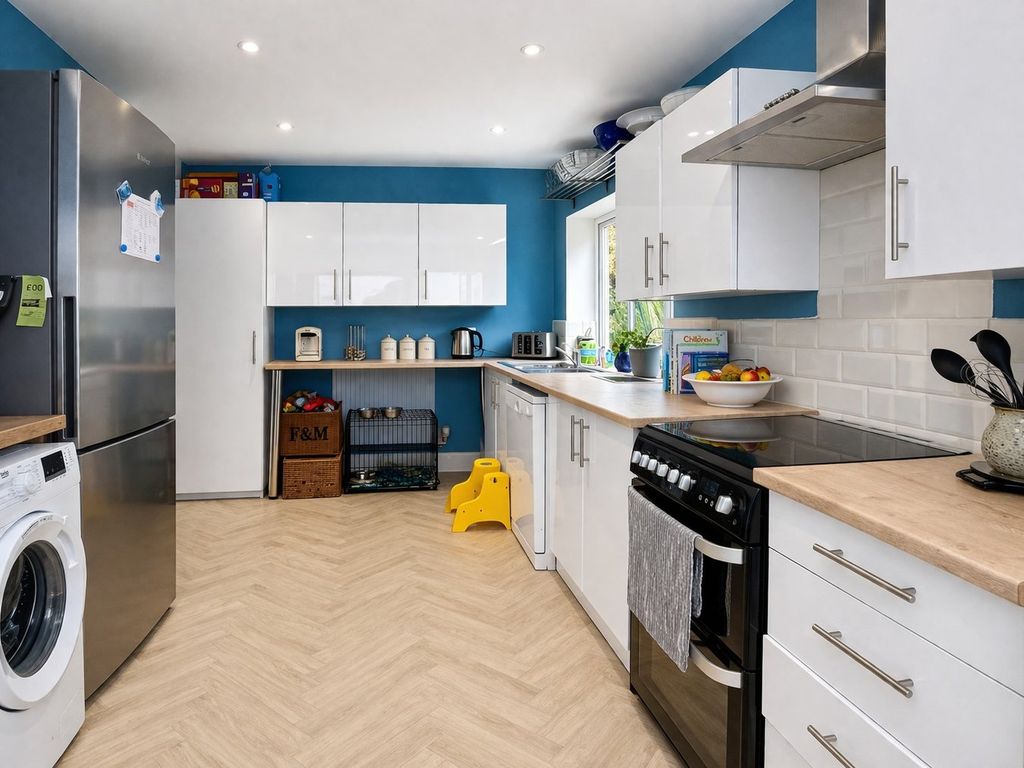 Property photo 3 of 11