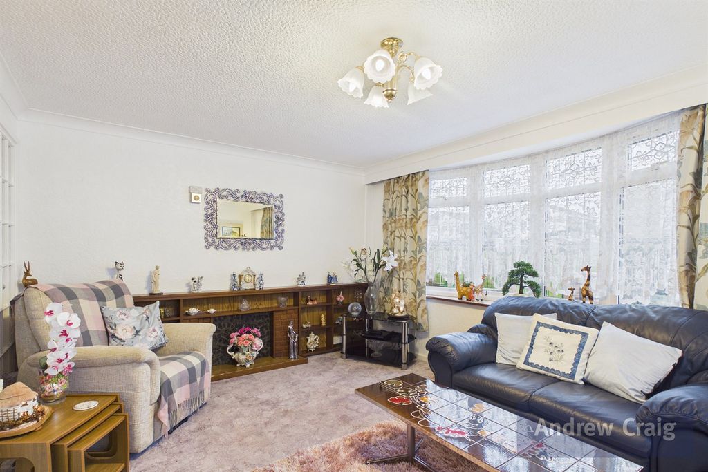 Property photo 2 of 13 Lounge