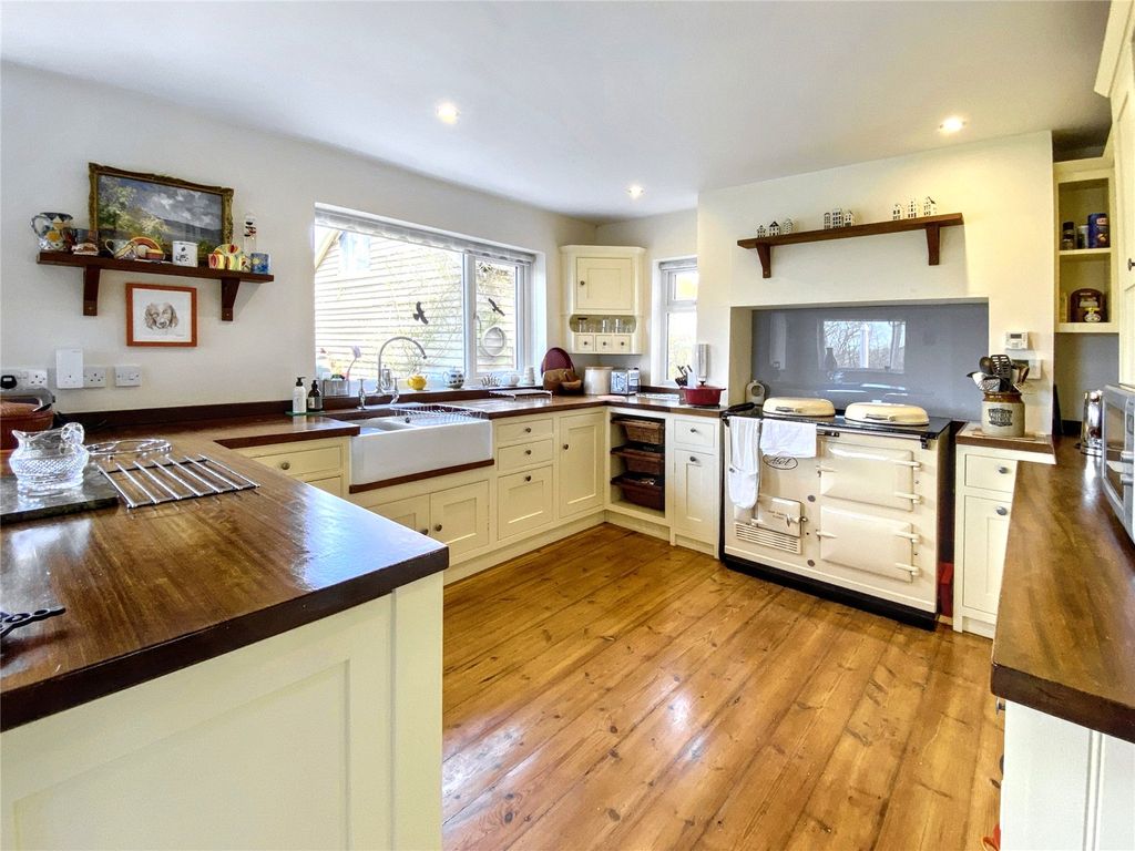 Property photo 2 of 24 Picture No. 31