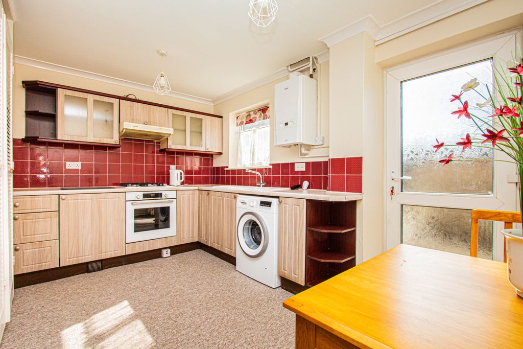 Property photo 2 of 8 Kitchen/Dining Room