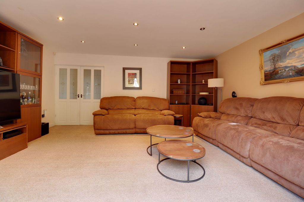 Property photo 2 of 23 Photo 8
