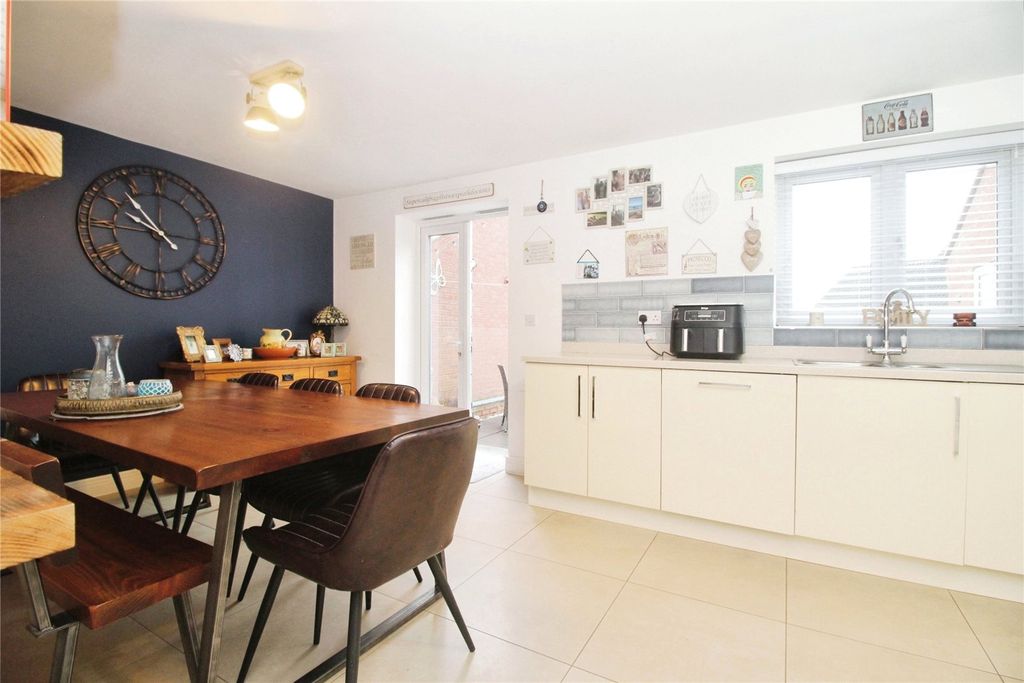 Property photo 3 of 16 Kitchen/Diner