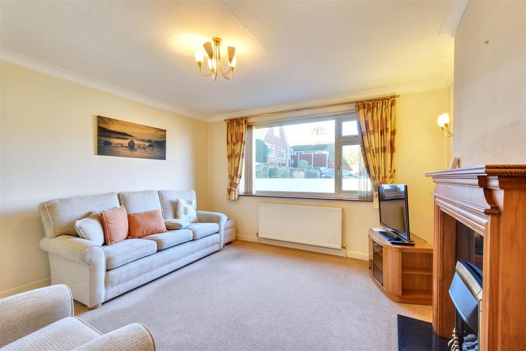 Property photo 3 of 18 Lounge_3.Jpeg