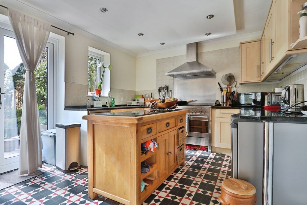 Property photo 2 of 21 4093345