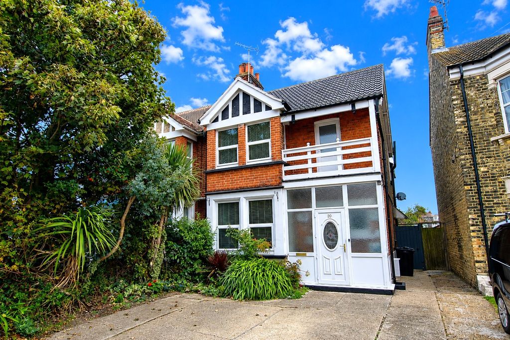 Property photo 2 of 25 Ellis Road 20 - Front 2