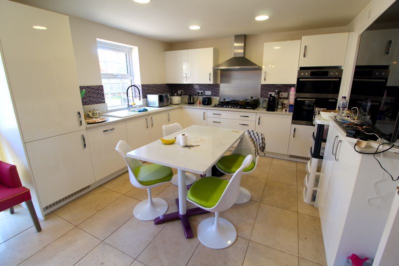 Property photo 3 of 16 Kitchen Area