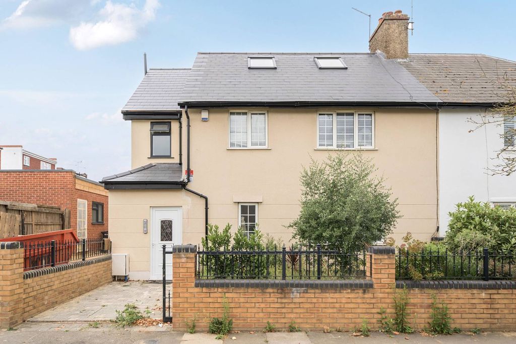 Property photo 2 of 16