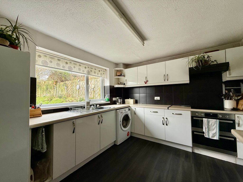 Property photo 2 of 16 Kitchen