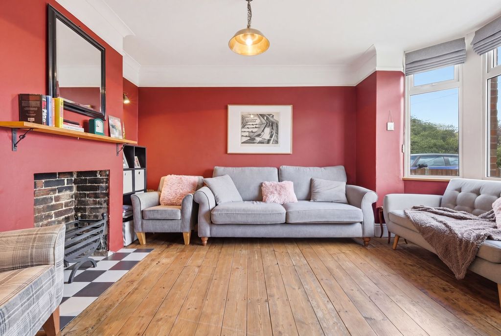 Property photo 2 of 25