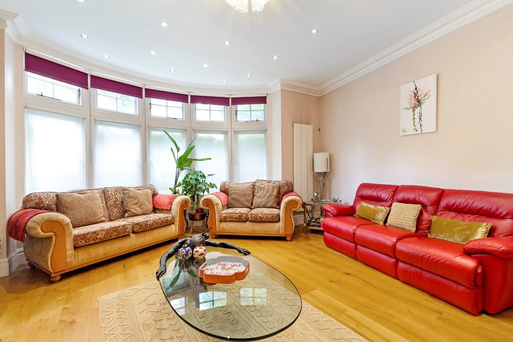 Property photo 2 of 19 Picture No. 03