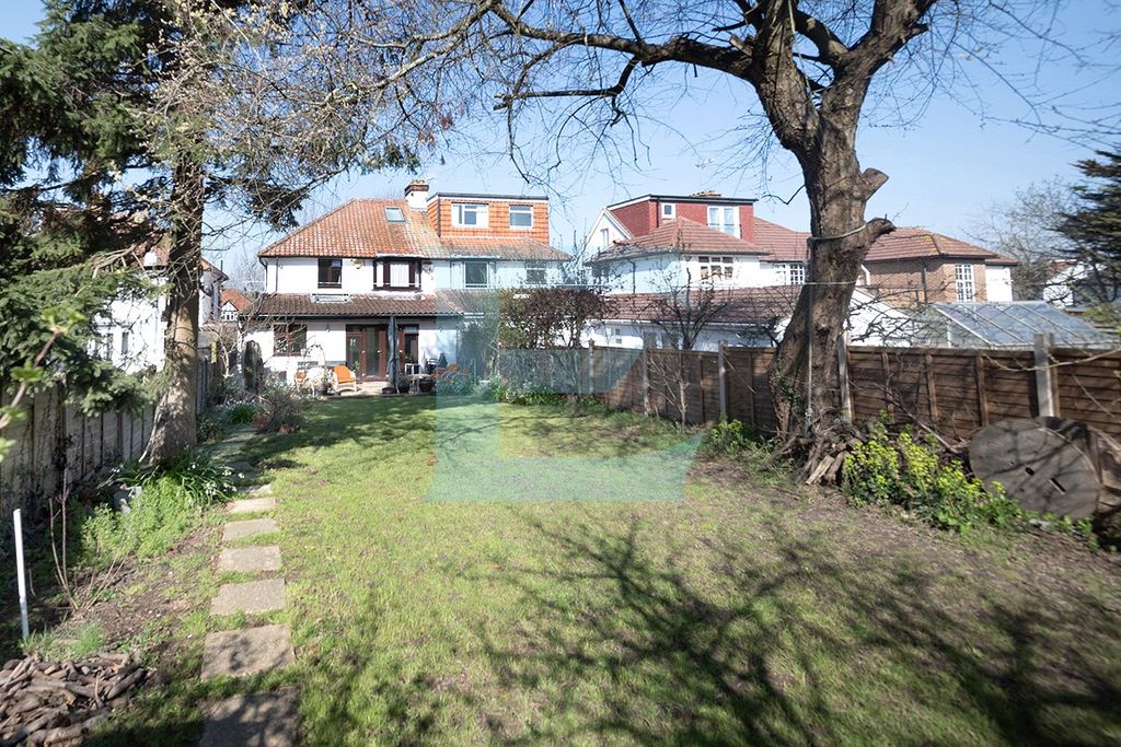 Property photo 3 of 19 Picture No. 23