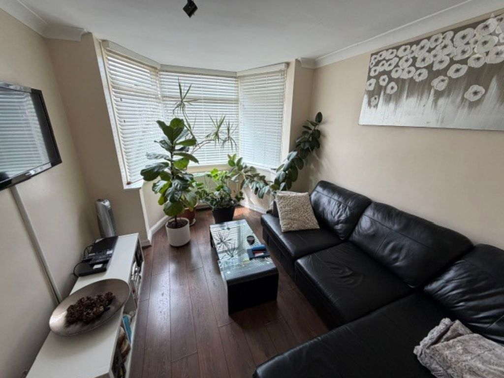 Property photo 2 of 17 59 Oakdale Road Lounge.Jpeg