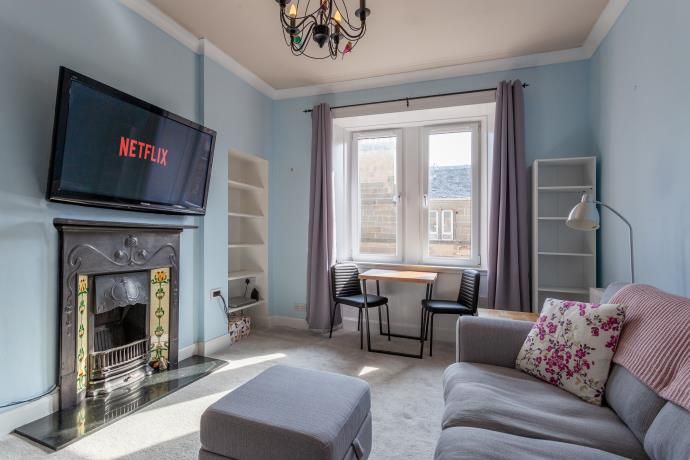 Property photo 1 of 11 Living Room