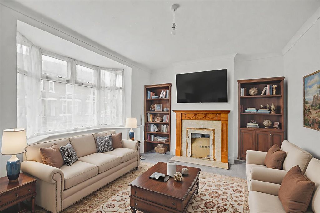 Property photo 2 of 23 Lounge Ai.Jpeg