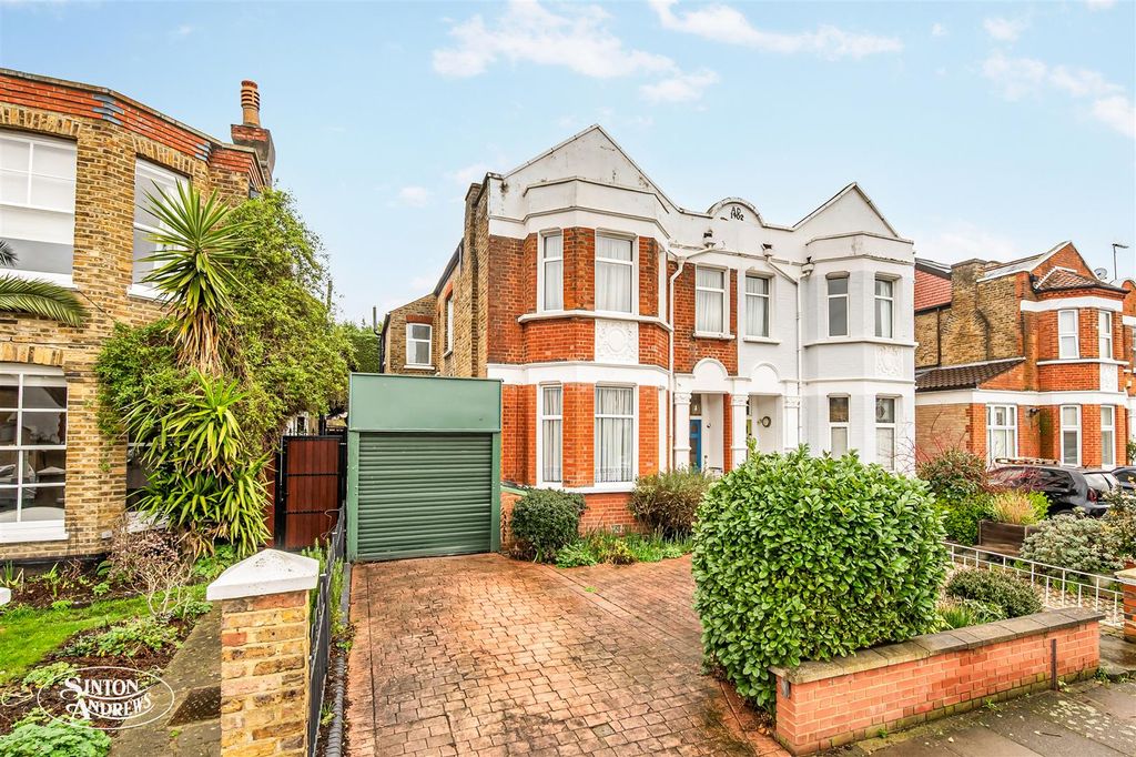 Property photo 1 of 13 19 Carew Road-2.Jpg