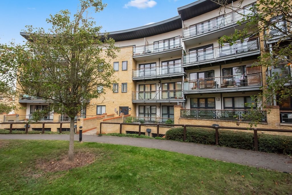 Property photo 2 of 16 4016583