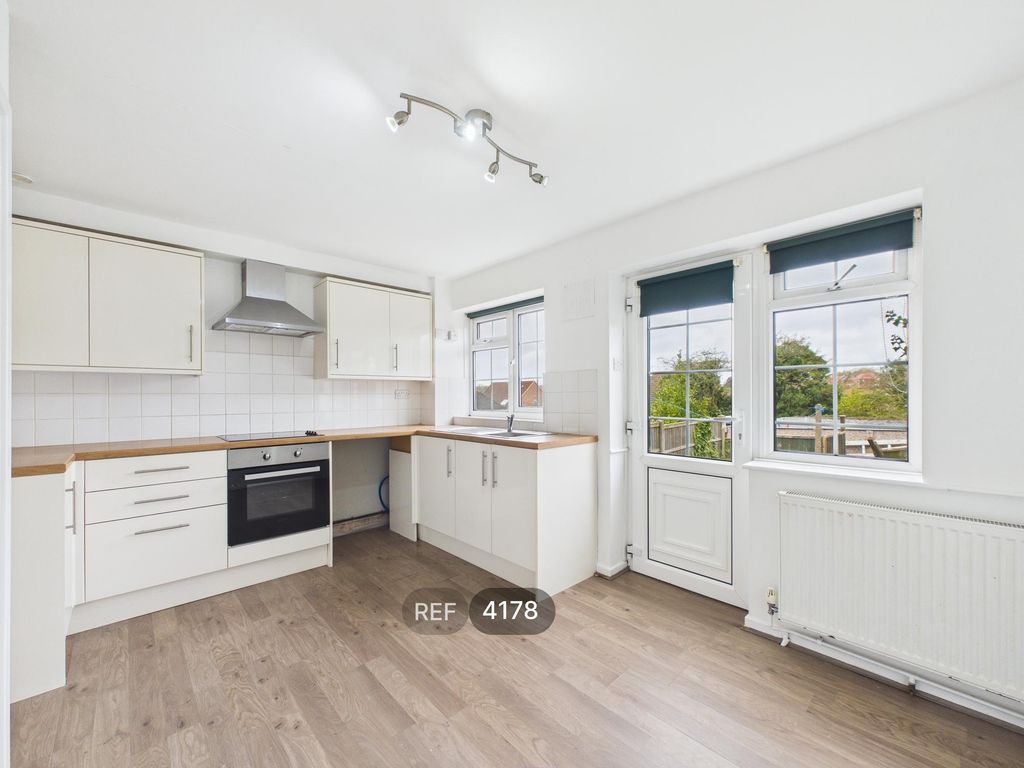 Property photo 2 of 12 Kitchen