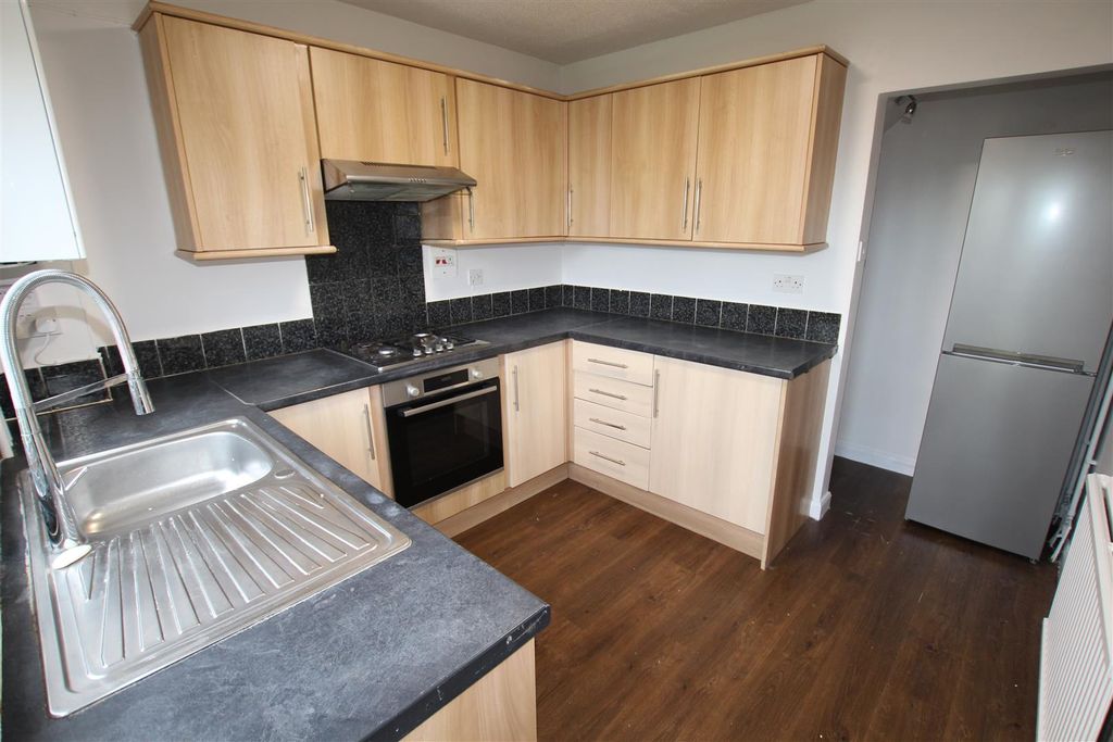 Property photo 3 of 14 Kitchen