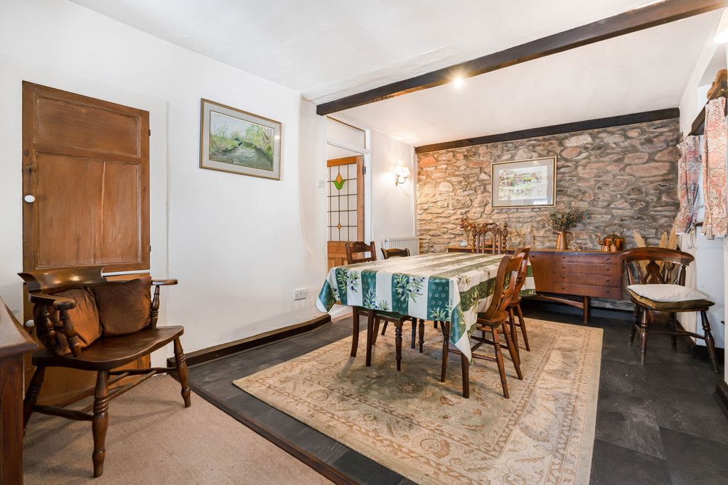 Property photo 2 of 23