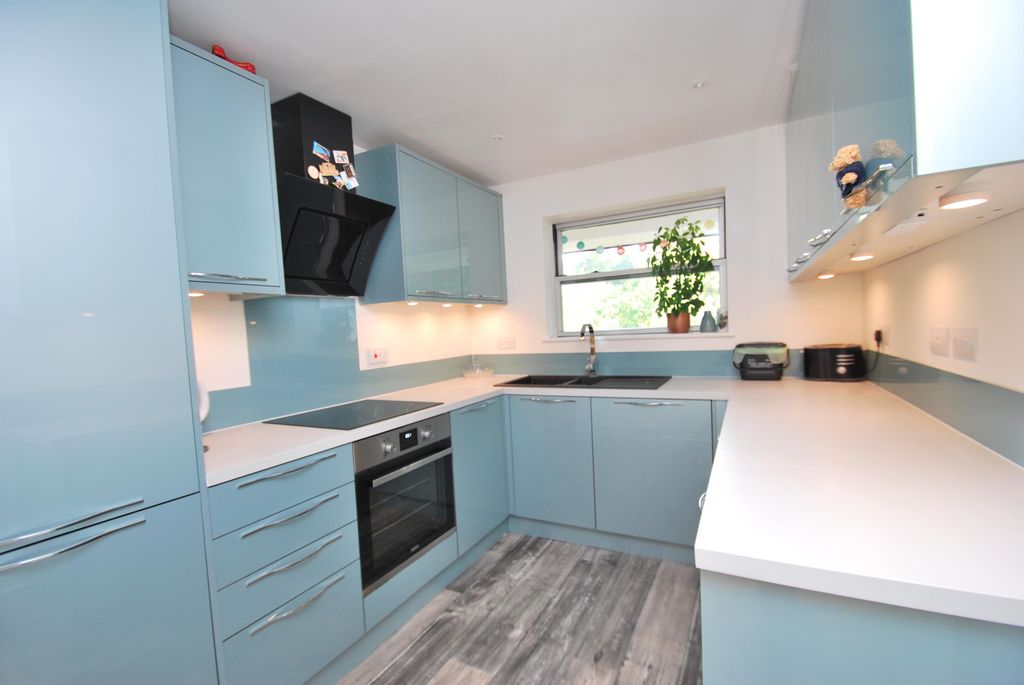 Property photo 2 of 7 Kitchen