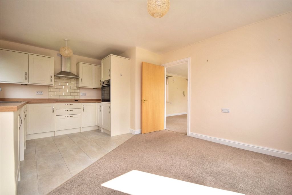 Property photo 3 of 15 Dining Kitchen