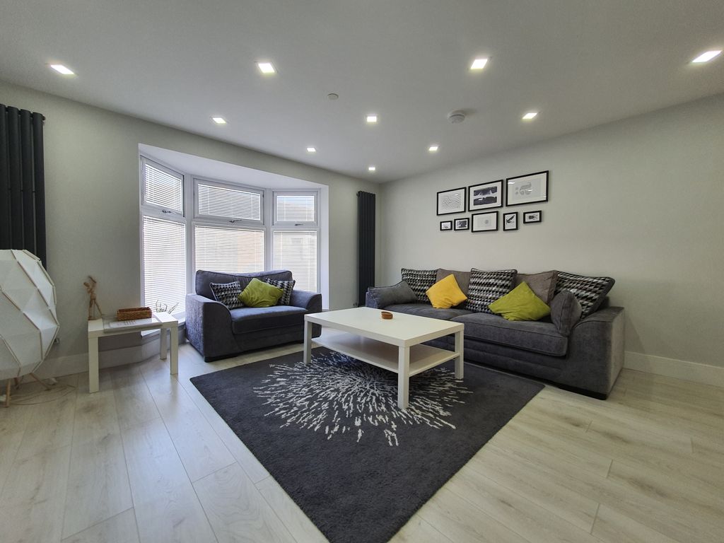 Property photo 1 of 16 2 Bedroom Apartment For Rent