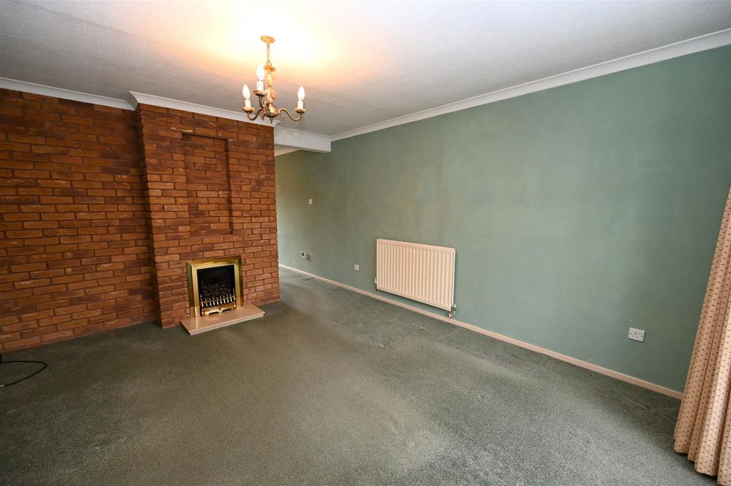 Property photo 2 of 19 Lounge 2.Jpg