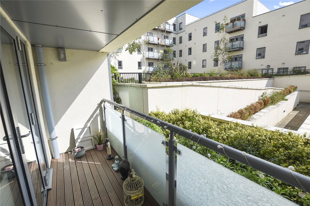 Property photo 2 of 9 Balcony