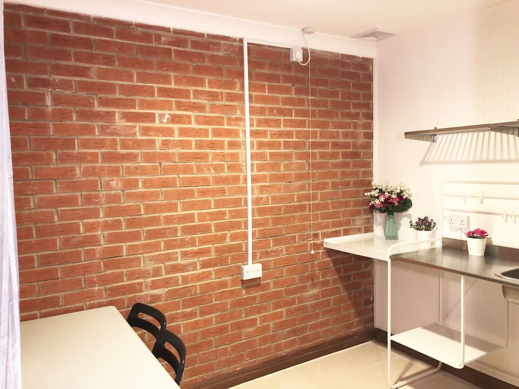 Property photo 3 of 6 Bright, Modern Kitchenette With Exposed Brick Feat...