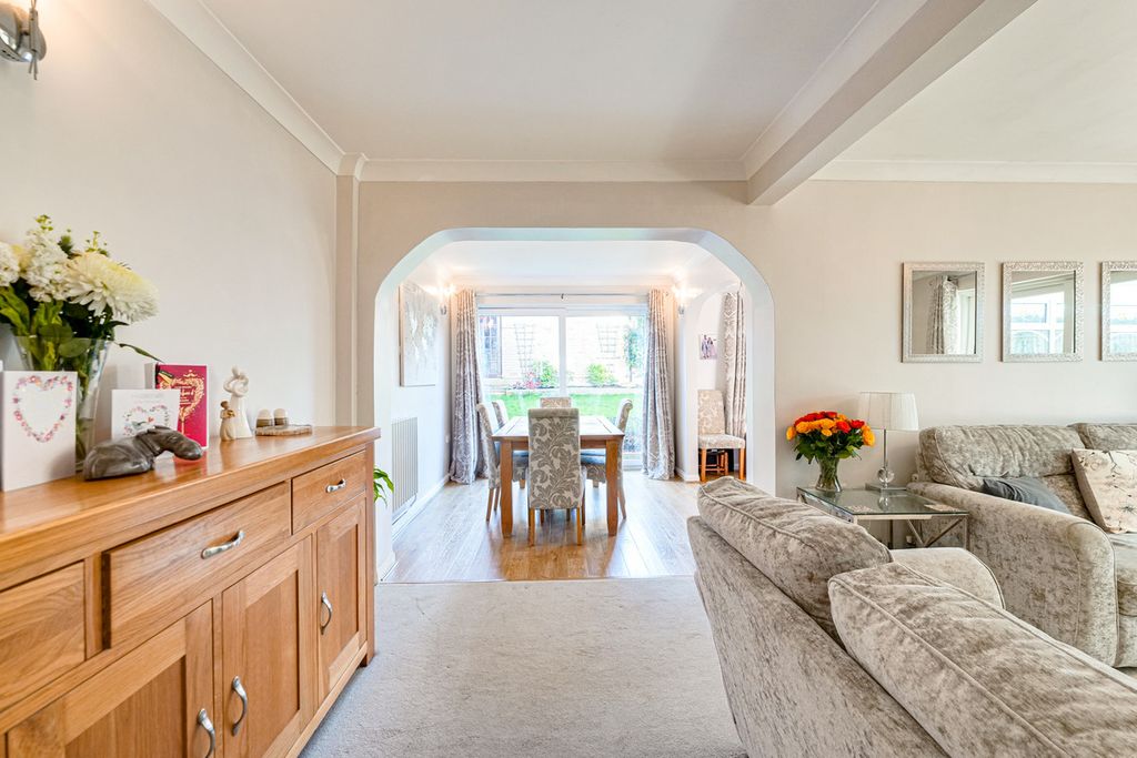 Property photo 2 of 34