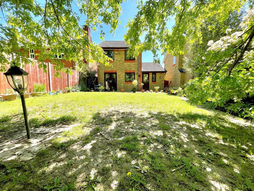 Property photo 3 of 11 Garden.Jpg