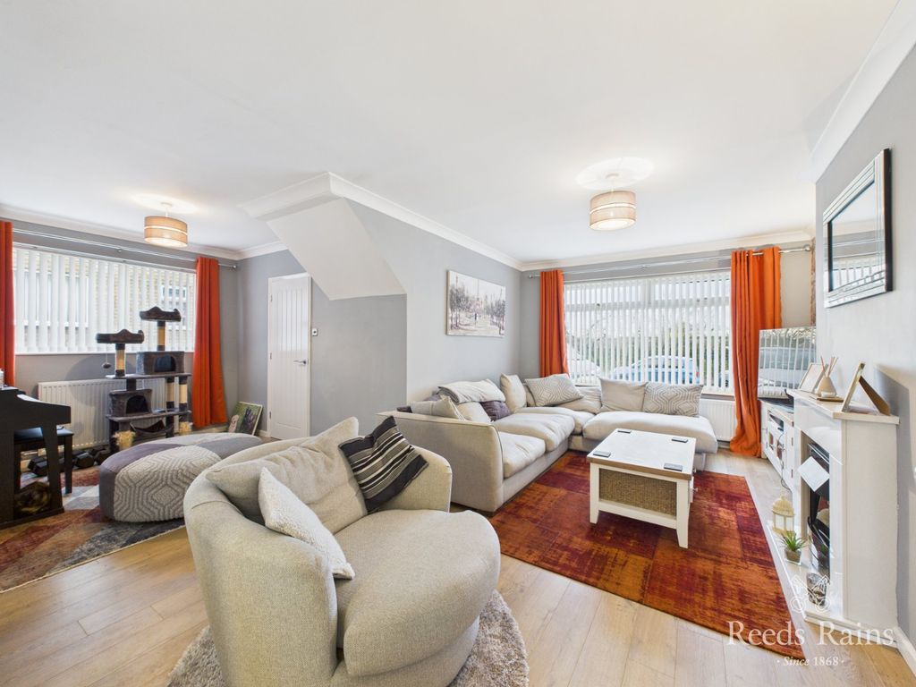 Property photo 2 of 26 Sitting Room