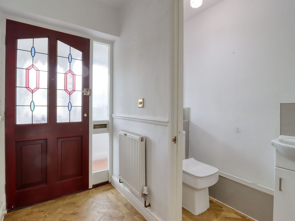 Property photo 2 of 16 Cloakroom And Hallway Ewemove Swindon South