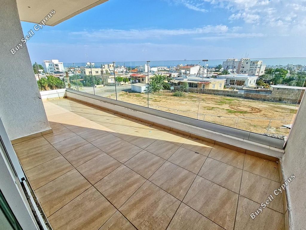 Property photo 2 of 27