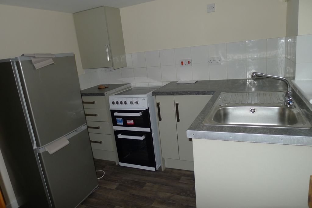 Property photo 3 of 14 Kitchen