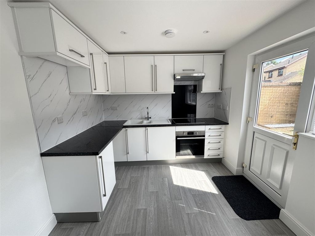 Property photo 3 of 8 Dining Kitchen
