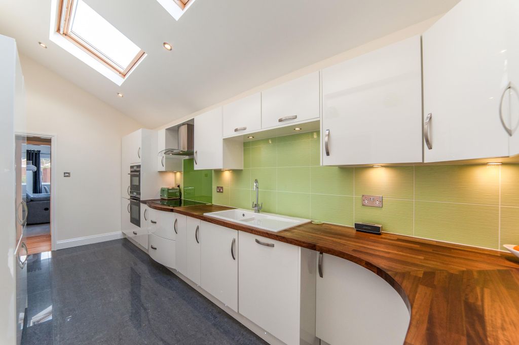 Property photo 3 of 12 Kitchen