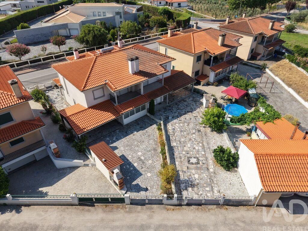 Property photo 3 of 28