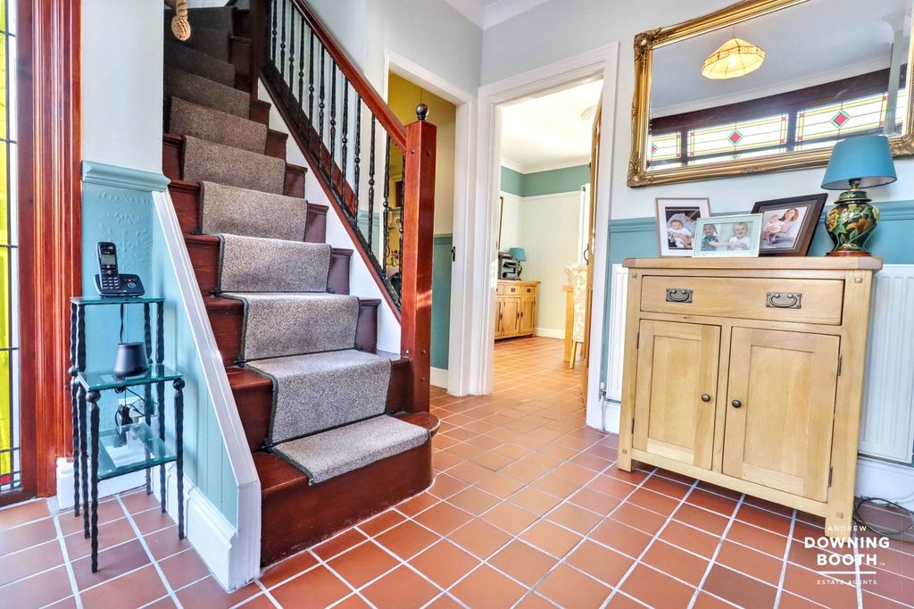 Property photo 3 of 36