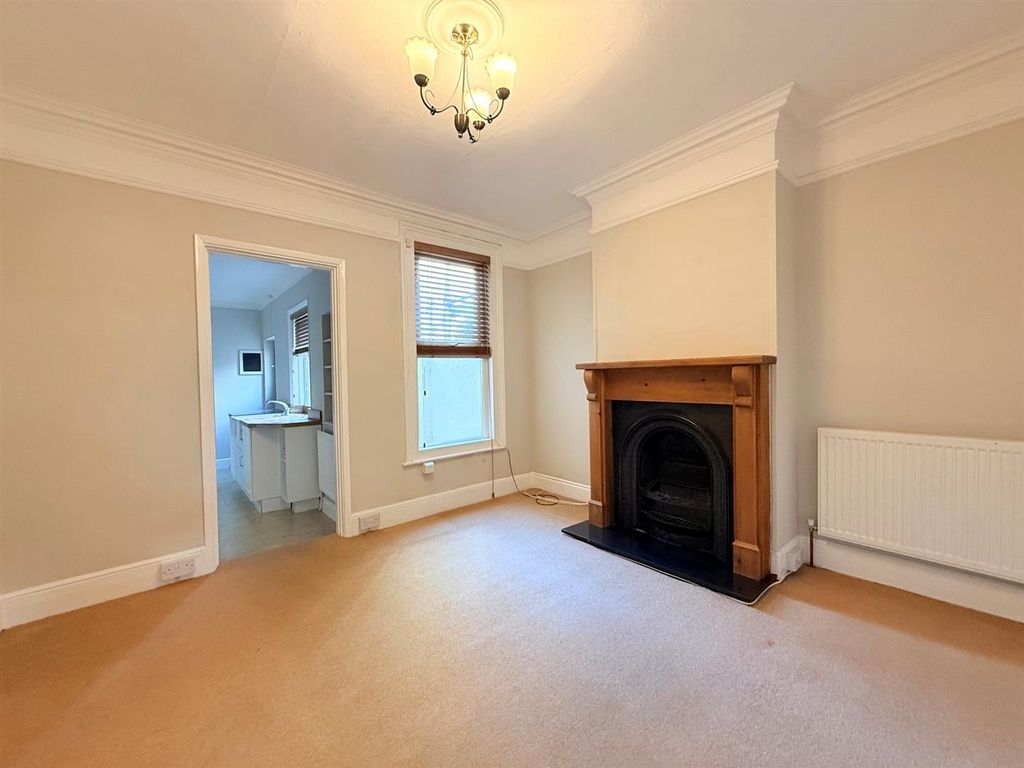 Property photo 3 of 10 Dining Room