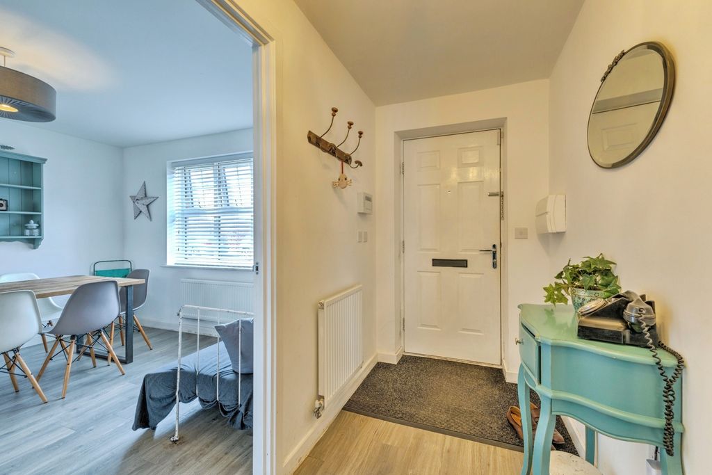 Property photo 2 of 26 Entrance Hall