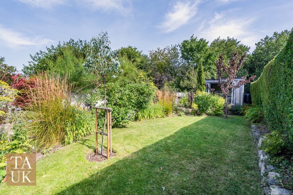 Property photo 3 of 20