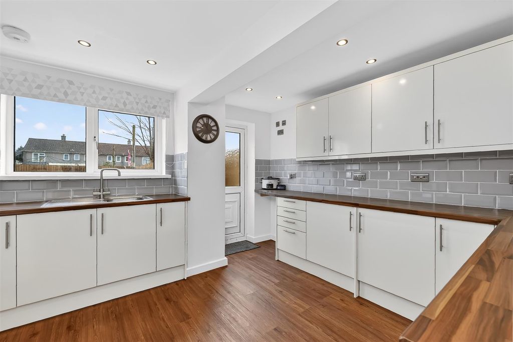 Property photo 3 of 15 Kitchen