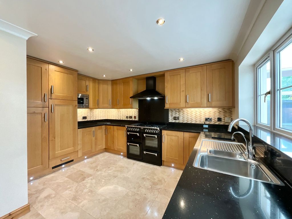 Property photo 2 of 37