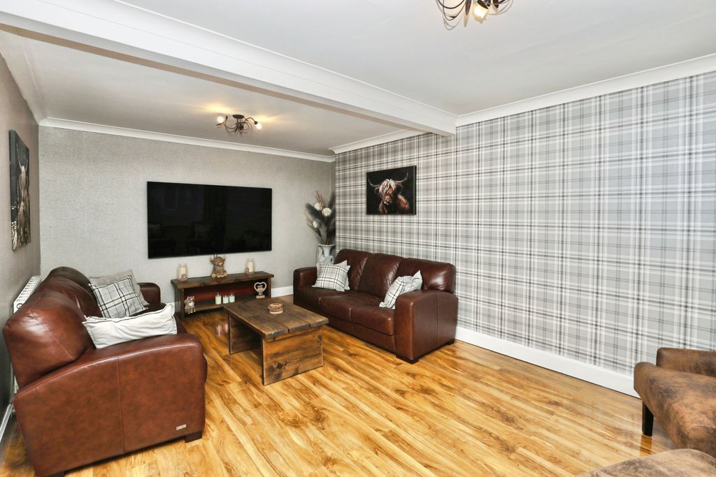 Property photo 3 of 15 Lounge