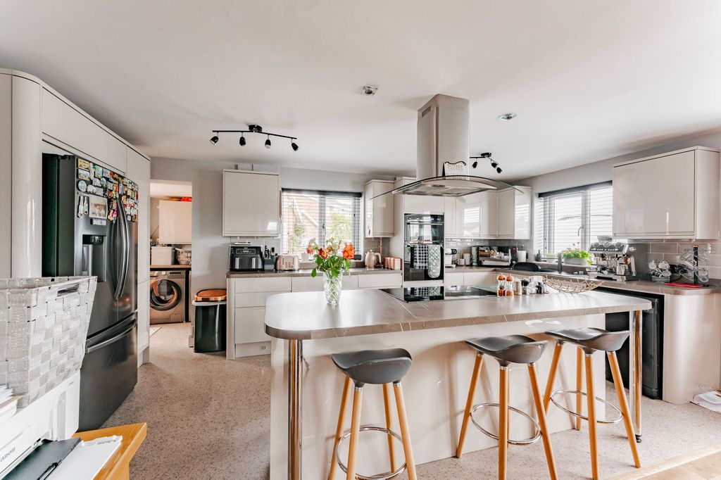 Property photo 3 of 22