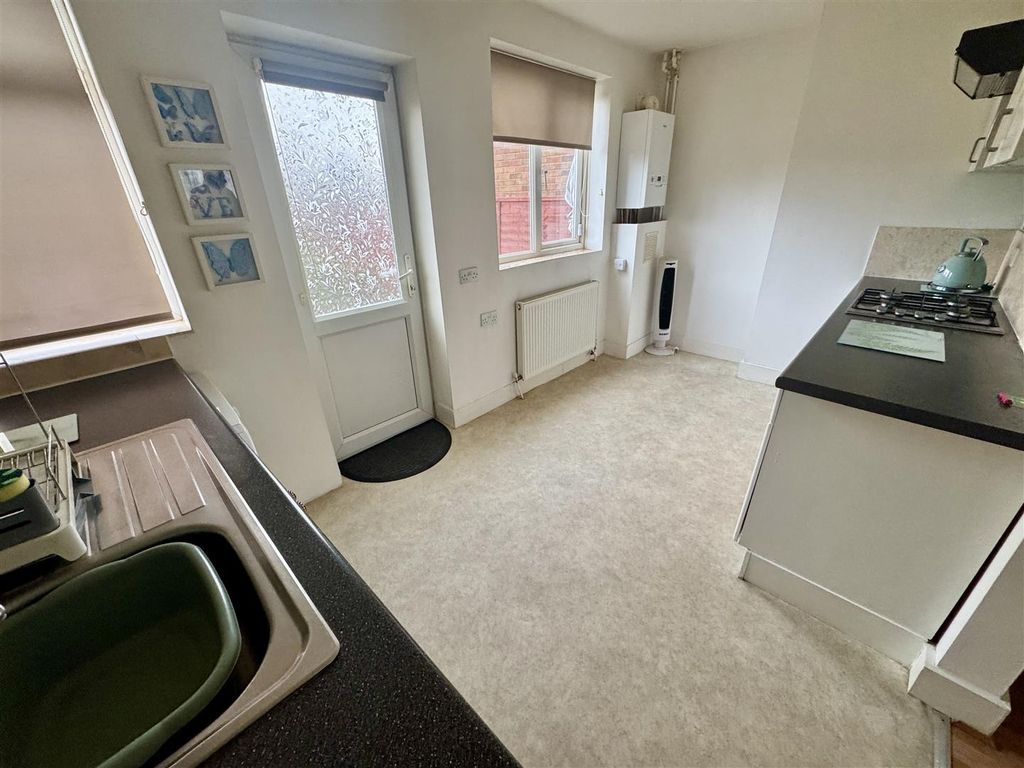 Property photo 3 of 8 Kitchen / Diner