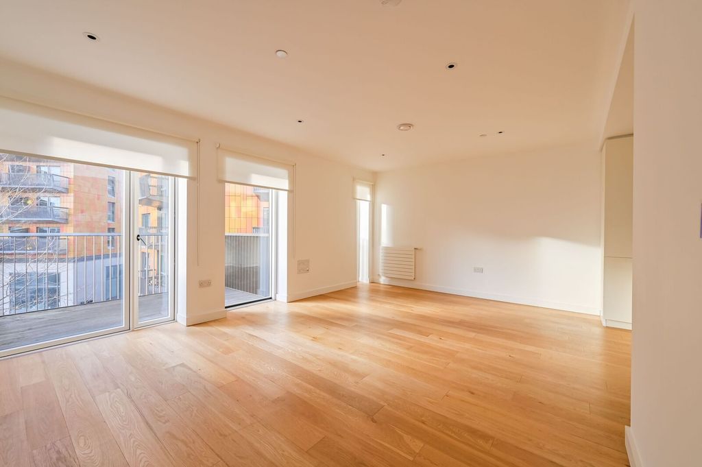 Property photo 3 of 12