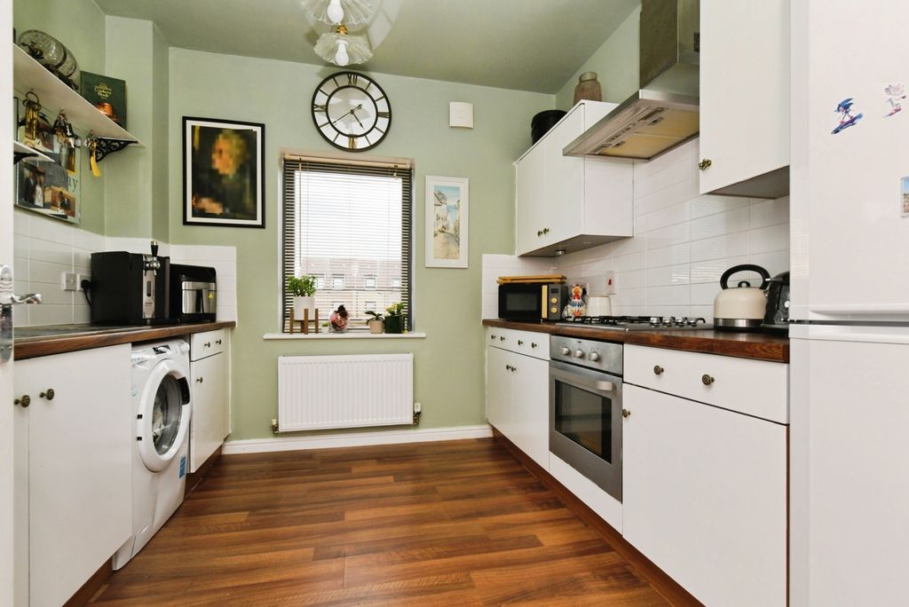 Property photo 3 of 14 Kitchen