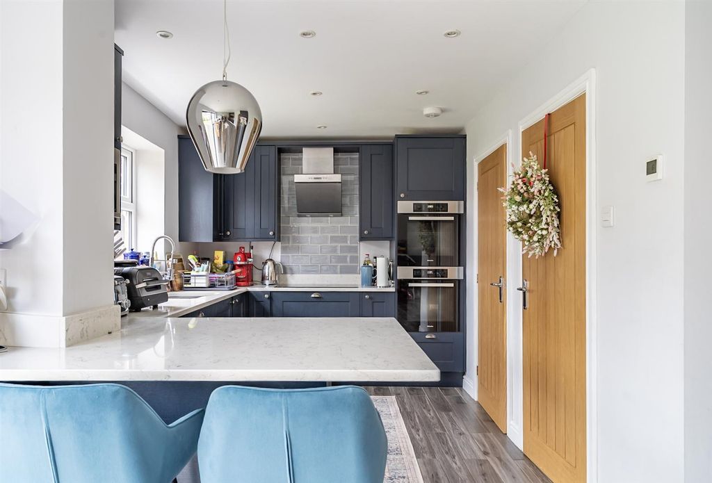 Property photo 3 of 16 Kitchen